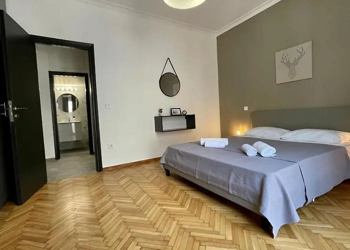 Stylish Spacious Apt At The Centre Of Monastiraki